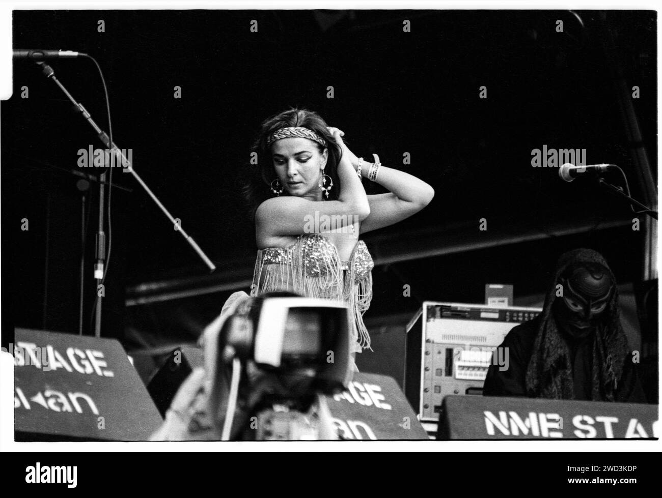 Natasha Atlas of Transglobal underground on the NME Stage at Glastonbury Festival, Pilton, England, on 25 June 1994. Photo: ROB WATKINS. INFO: Transglobal Underground, a British world fusion and electronic band formed in the early '90s, pioneered a global sound. Fusing traditional instruments with modern beats, albums like "Dream of 100 Nations" established them as trailblazers in the world music and electronic genres. Stock Photo