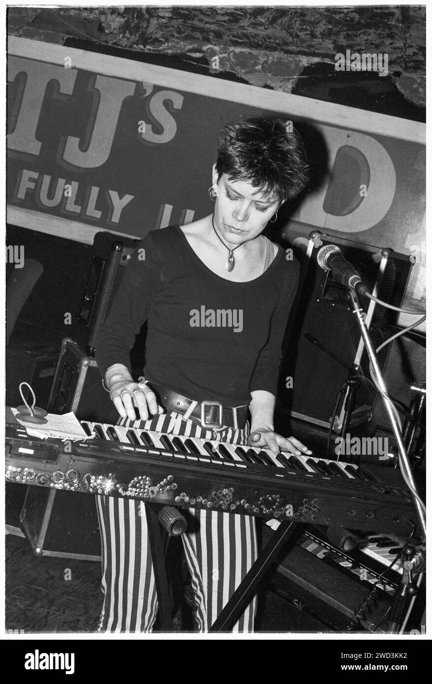 CATATONIA, CONCERT, 1994: Clancy Pegg original keyboard player of Catatonia at a very early gig playing live at the Legendary TJ’s in Newport, Wales, UK on 9 April 1994. Photo: Rob Watkins. INFO: Catatonia, a Welsh alternative rock band in the '90s, fronted by Cerys Matthews, gained fame with hits like 'Mulder and Scully' and 'Road Rage.' Their eclectic sound, blending pop, rock, and folk, solidified their place in the Britpop era, showcasing Matthews' distinctive vocals. Stock Photo