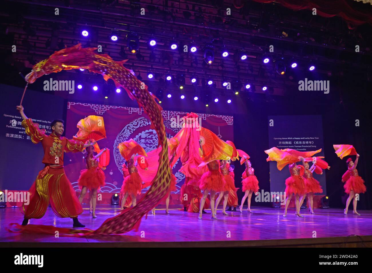 (240118) DHAKA, Jan. 18, 2025 (Xinhua) Artists from the Yunnan