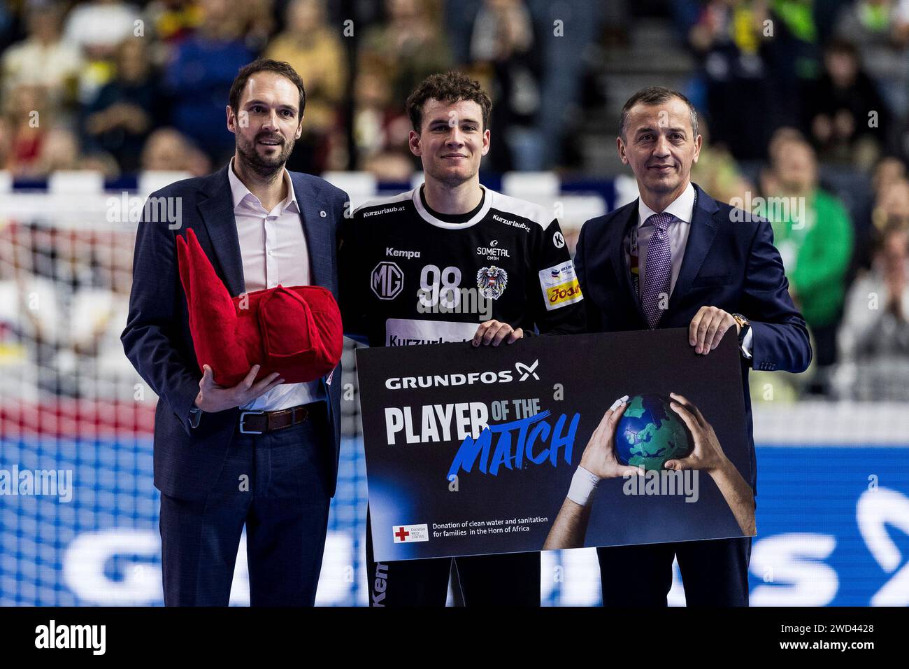 Constantin M?stl (?sterreich, #98) ist Spieler des Spiels MEN?S EHF EURO 2024: Ungarn - ?sterreich; LANXESS arena, K?ln am 18.01.2024 Stock Photo