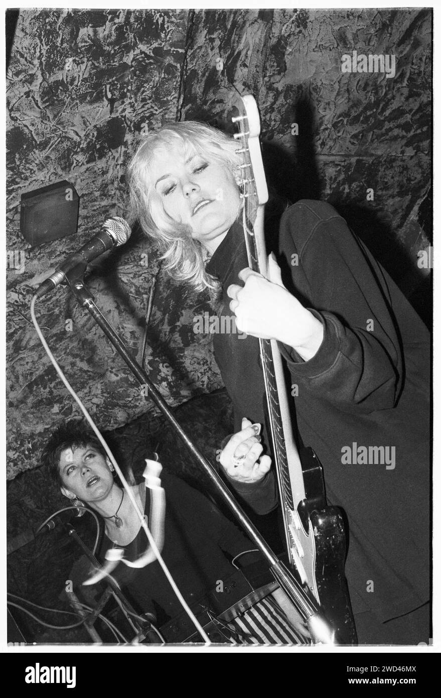 CATATONIA, CONCERT, 1994: A very young Cerys Matthews  of Catatonia playing live at the Legendary TJ’s in Newport, Wales, UK on 9 April 1994. Photo: Rob Watkins. INFO: Catatonia, a Welsh alternative rock band in the '90s, fronted by Cerys Matthews, gained fame with hits like 'Mulder and Scully' and 'Road Rage.' Their eclectic sound, blending pop, rock, and folk, solidified their place in the Britpop era, showcasing Matthews' distinctive vocals. Stock Photo