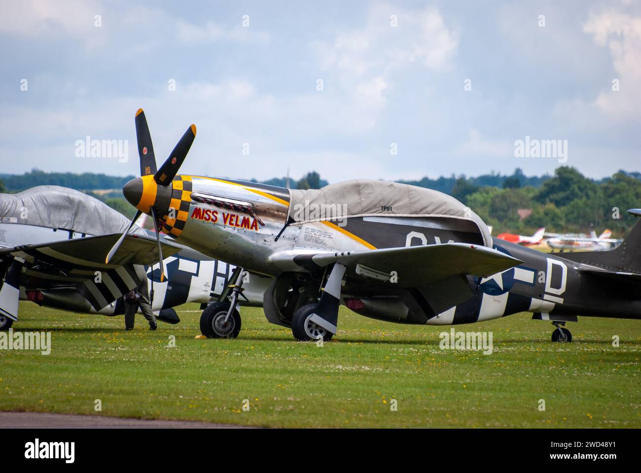 P51 Mustang fighter planes from WW2 USAF sat on an airfield Stock Photo