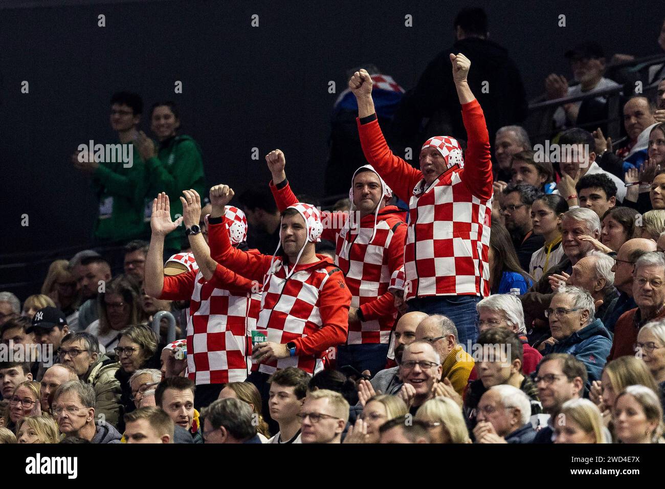 Kroatische Fans Jubeln MEN S EHF EURO 2024 Frankreich Kroatien kroatische-fans-jubeln-men-s-ehf-euro-2024-frankreich-kroatien