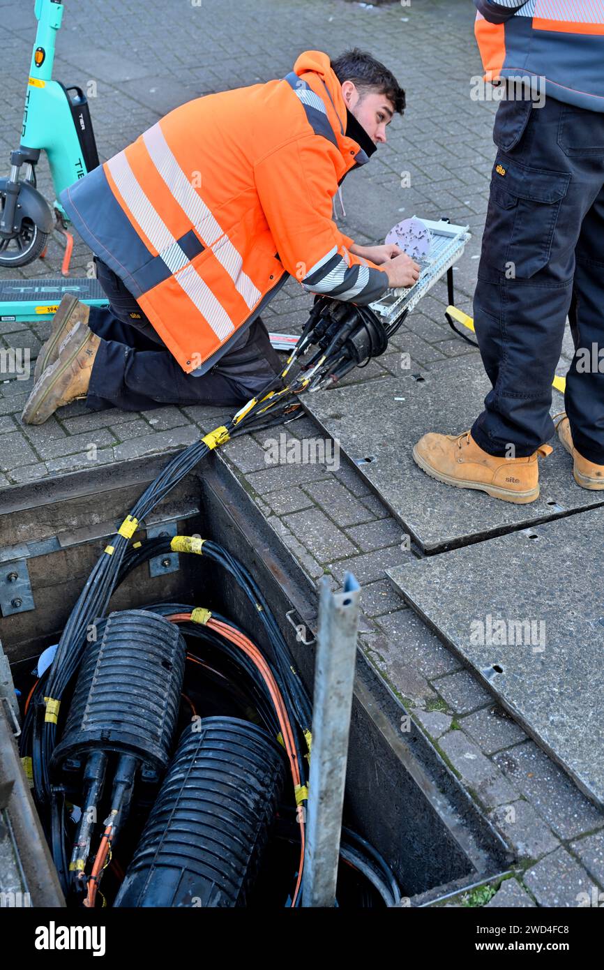 Instillation of fibre optic cables in junction box in underground duck