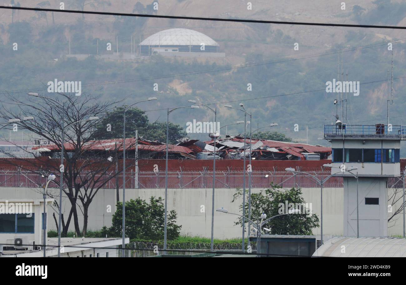 GYE-PENITENCIARIA MILITARES Guayaquil, jueves 18 de enero del 2024 Esta manana se observo movimiento militar dentro del Centro de Privacion de Libertad Zonal 8. En la grafica se observa los danos que causara una posible explosion que escucharon los moradores Fotos:CÃ sar Munoz/API Guayaquil Guayas Ecuador CLJ-GYE-PENITENCIARIAMILITARES-d53394a28a17d99127902b234418249a *** GYE PENITENCIARIA MILITARES Guayaquil, Thursday, January 18, 2024 This morning a military movement was observed inside the Centro de Privacion de Libertad Zonal 8 The graphic shows the damage caused by a possible explosion he Stock Photo