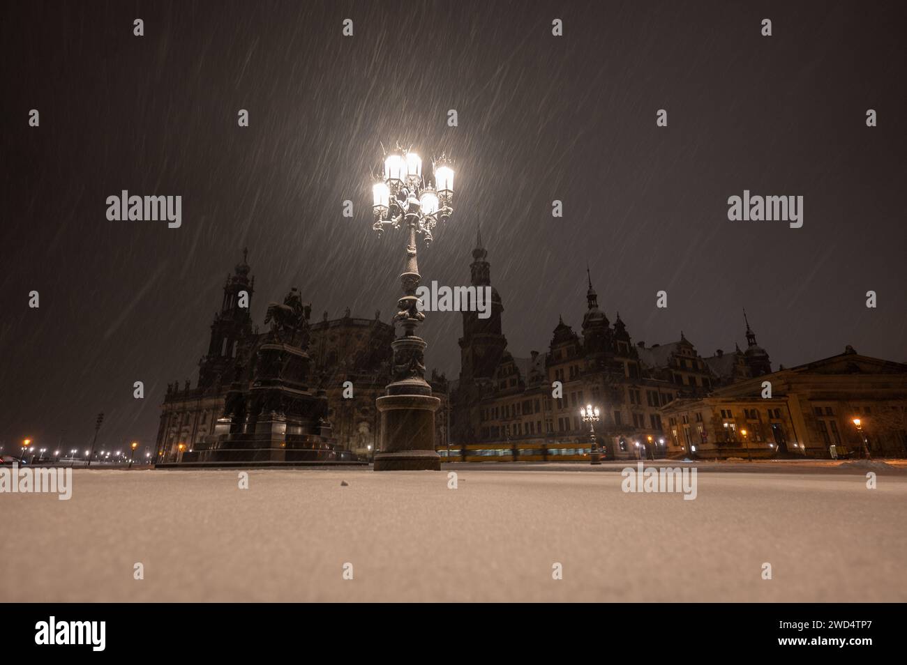 Dresden, Germany. 18th Jan, 2024. The Theaterplatz is covered in snow in the morning with the Hofkirche (l-r), the equestrian statue of King Johann, the Hausmannsturm, the Residenzschloss and the Schinkelwache. Credit: Robert Michael/dpa/Alamy Live News Stock Photo