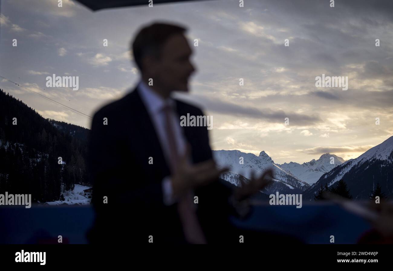 Christian Lindner FDP, Bundesminister der Finanzen, aufgenommen im Rahmen seiner Teilnahme am World Economic Forum in Davos. Hier waehrend eines Interviews fuer Bloomberg. Fotografiert im Auftrag des Bundesfinanzministeriums. Davos Schweiz *** Christian Lindner FDP , Federal Minister of Finance, photographed during his participation in the World Economic Forum in Davos Here during an interview for Bloomberg Photographed on behalf of the Federal Ministry of Finance Davos Switzerland Copyright: xThomasxKoehlerx Stock Photo