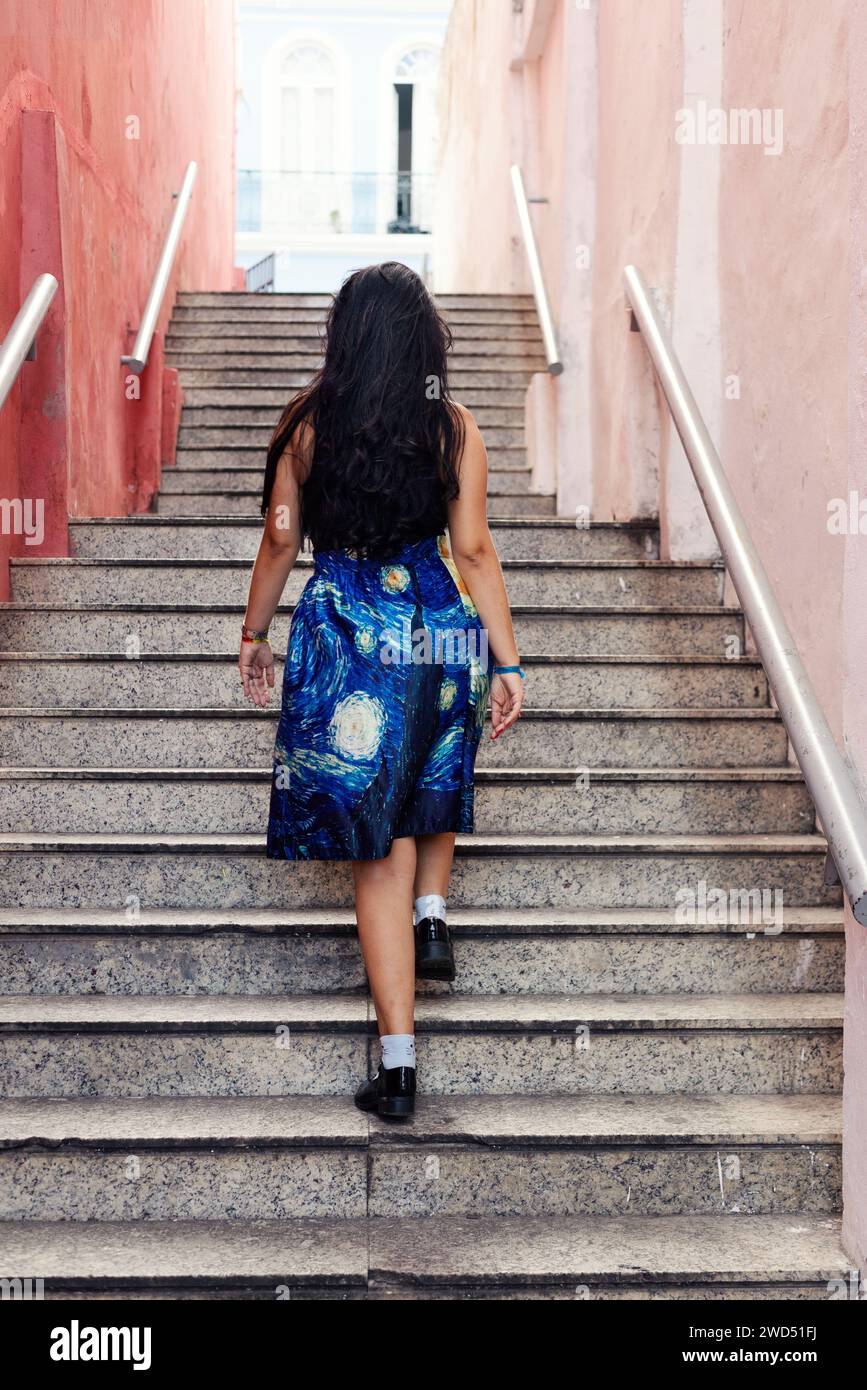 Black woman walking up stairs hi-res stock photography and images - Alamy