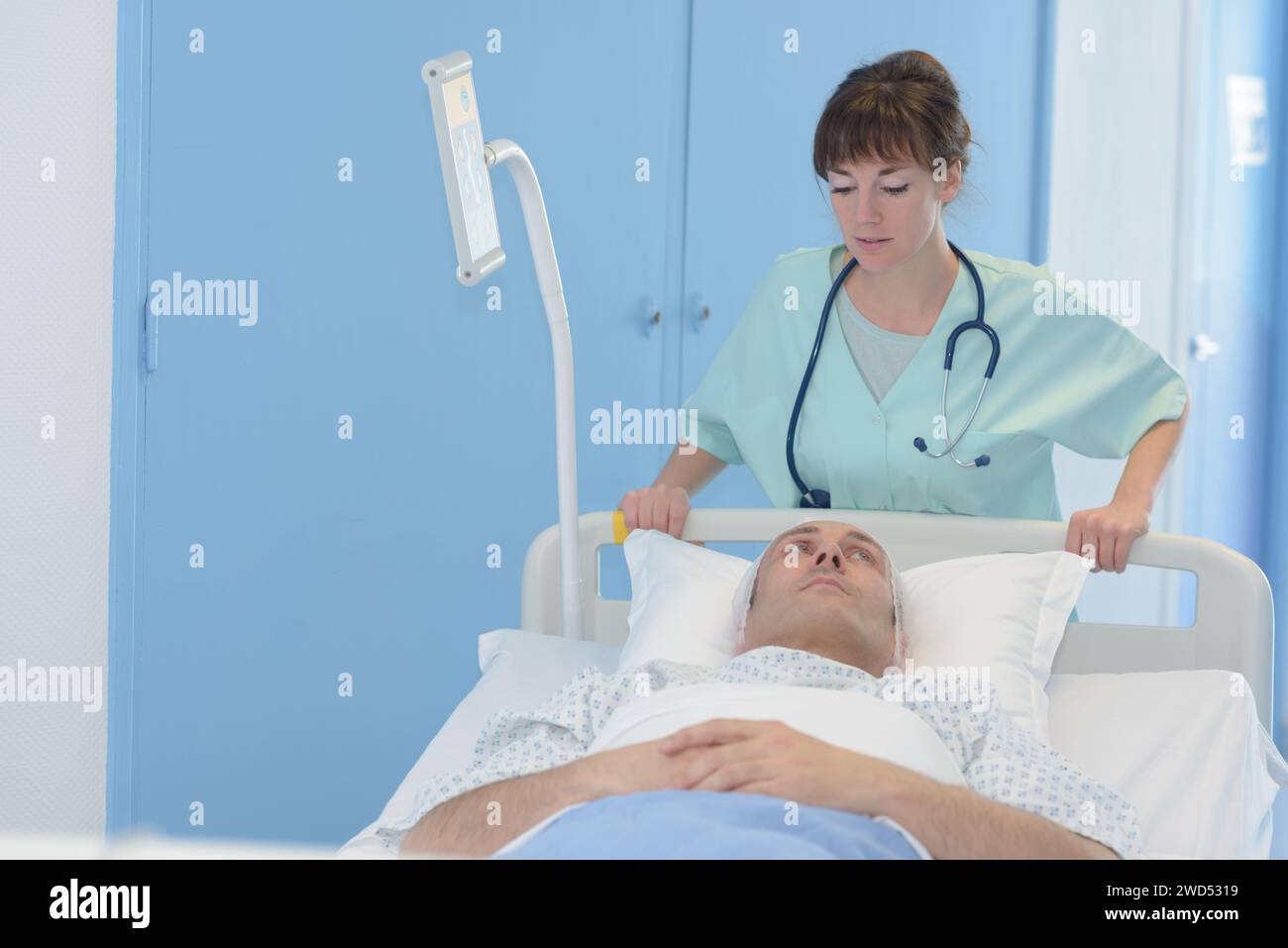 nurse wheeling patient in hospital bed Stock Photo Alamy