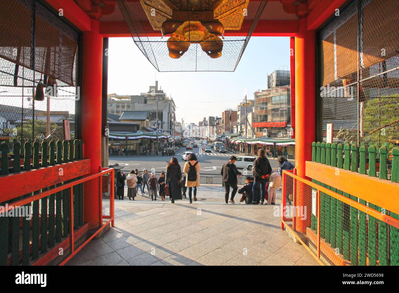 Torii gate yasaka shrine hi-res stock photography and images - Alamy