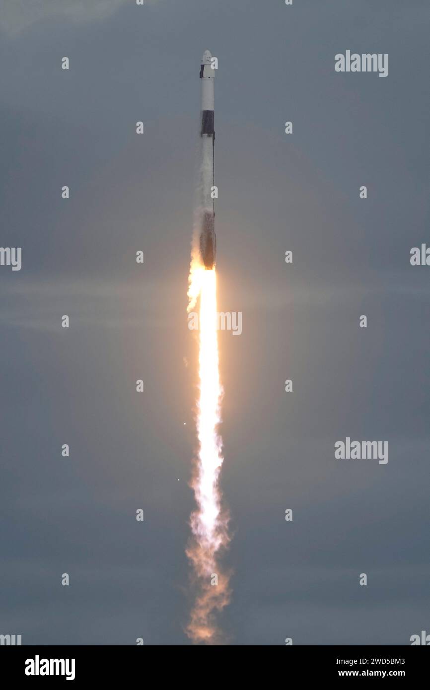 A SpaceX Falcon 9 rocket lifts off from Kennedy Space Center's Launch ...