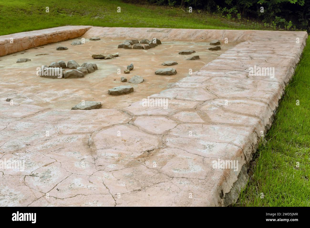 Concrete impression of ancient structure unearthed at prehistoric