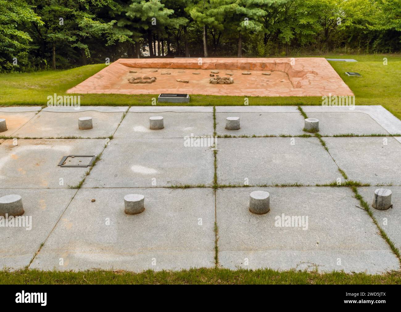 Prehistoric structures hi-res stock photography and images - Alamy