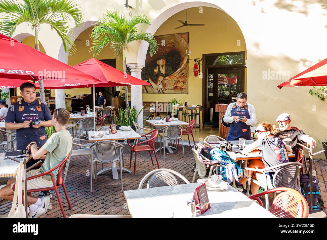 Merida Mexico,centro historico central historic district,Grand Pizzeria la Tratto restaurant dine dining eating out,casual cafe bistro food,business,r Stock Photo