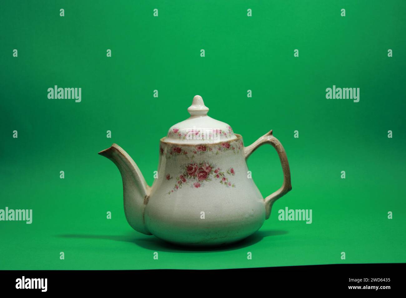 Céramique : Théière Ancienne En Faïence Peinte De Guirlandes De Fleurs Fin 18es Andenne Acc
