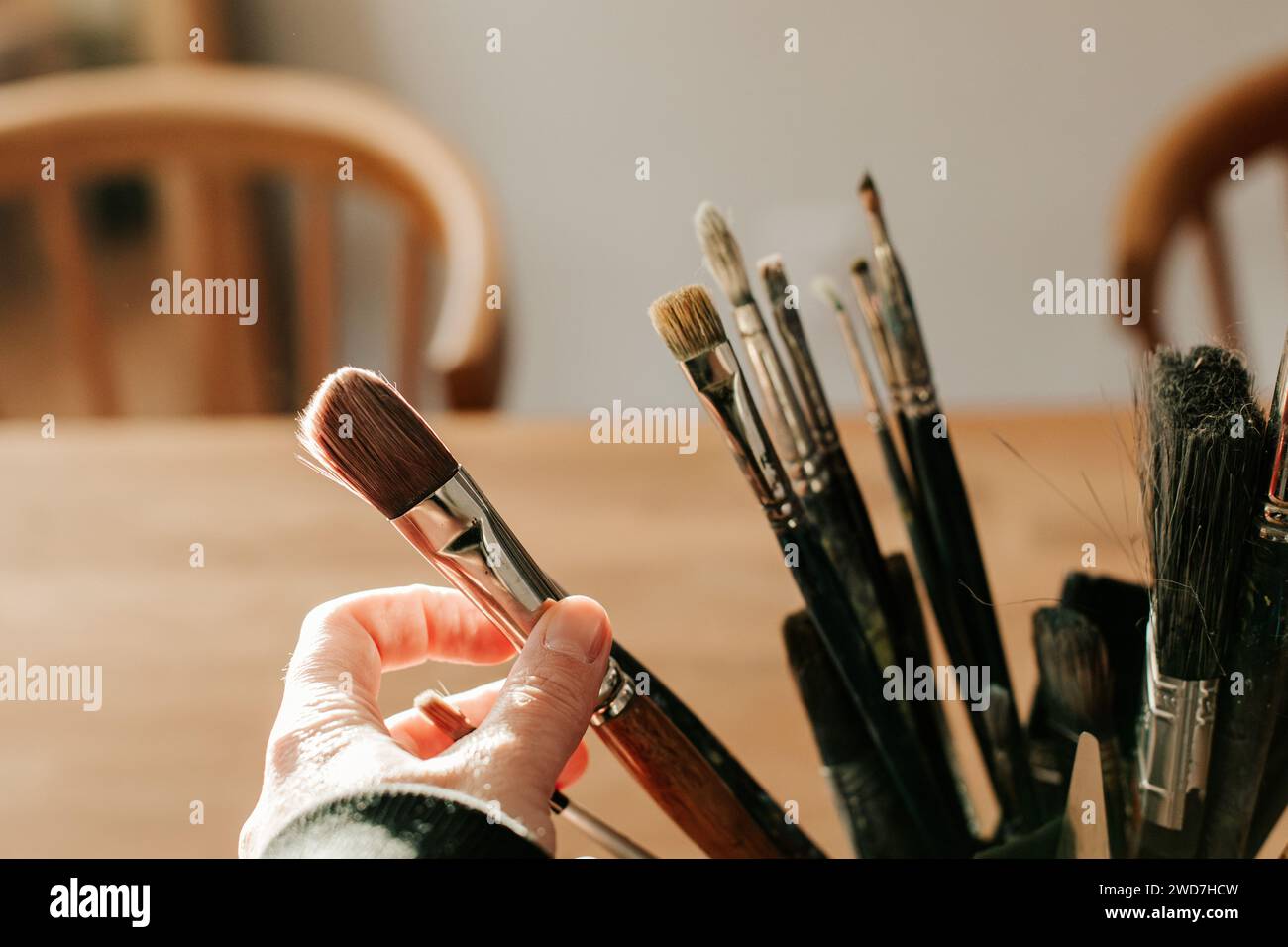 Holding paint brush hi-res stock photography and images - Alamy
