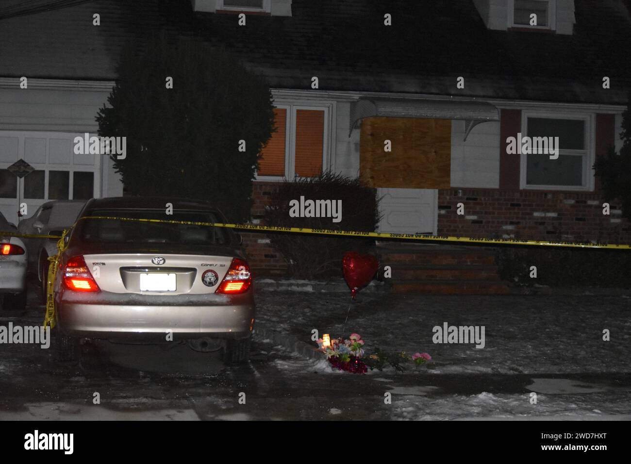 Union, New Jersey, USA. 19th Jan, 2024. (NEW) Police tape surrounds a home Thursday evening where two children and two adults were found dead in a murder suicide in Union, New Jersey. January 18, 2024, Union, New Jersey, USA: The Union County Prosecutor's Office Homicide Task Force and the Union Police Department found two adults and two children dead from gunshot wounds at 1329 Lincrest Terrace in Union, New Jersey on Wednesday, January 17, 2024. Authorities said that 42-year-old Andrea Alarcon fatally shot her husband, 51-year-old Ruben Alarcon and their two children before fatally shootin Stock Photo