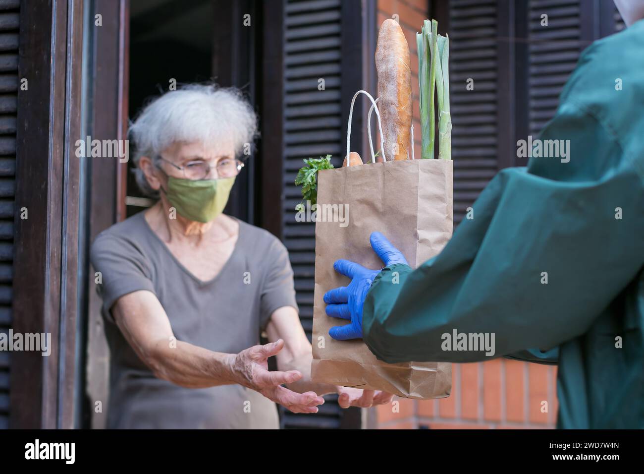 Lockdown elderly person hi-res stock photography and images - Alamy
