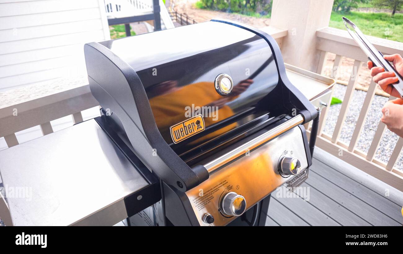 Two burner gas grill hi-res stock photography and images - Alamy