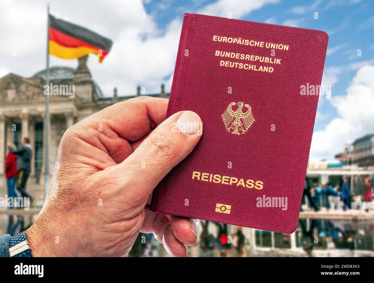 Einbürgerung, deutscher Reisepass vor Berliner Reichstag, Symbolfoto, Berlin, Januar 2024