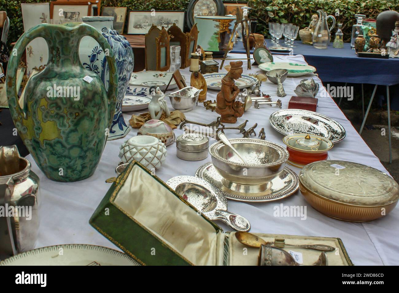Display of antique crockery for sale at flea markets Stock Photo Alamy