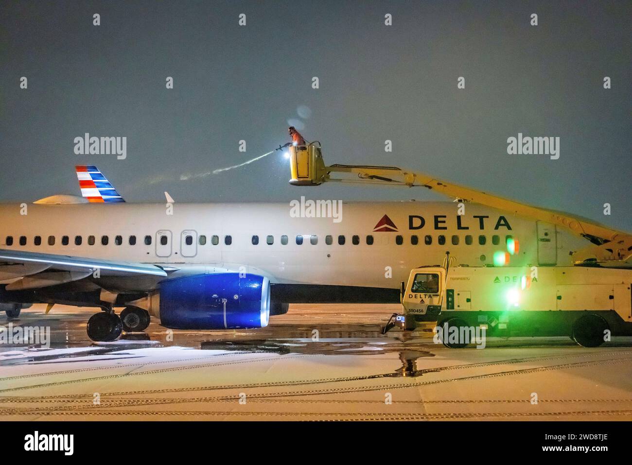 Columbus, Ohio, USA. 19th Jan, 2024. Delta Airlines de-icing crews spray down a plane on the tarmac of the John Glenn Columbus International Airport early Friday morning January 19, 2024. Winter weather moved thru the Midwest snarling traffic withÂ cancelations and delays. (Credit Image: © James D. DeCamp/ZUMA Press Wire) EDITORIAL USAGE ONLY! Not for Commercial USAGE! Credit: ZUMA Press, Inc./Alamy Live News Stock Photo