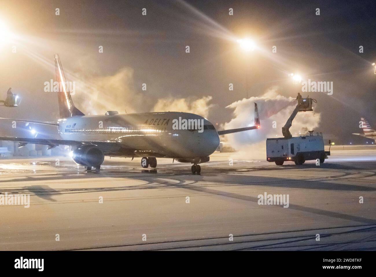 Columbus, Ohio, USA. 19th Jan, 2024. Delta Airlines de-icing crews spray down a plane on the tarmac of the John Glenn Columbus International Airport early Friday morning January 19, 2024. Winter weather moved thru the Midwest snarling traffic withÂ cancelations and delays. (Credit Image: © James D. DeCamp/ZUMA Press Wire) EDITORIAL USAGE ONLY! Not for Commercial USAGE! Credit: ZUMA Press, Inc./Alamy Live News Stock Photo