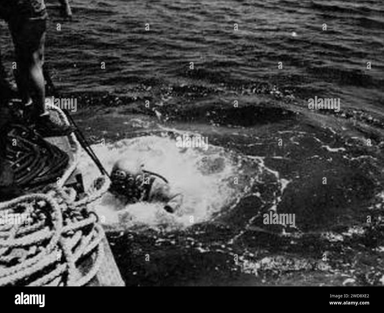 Hard hat diving hi-res stock photography and images - Alamy