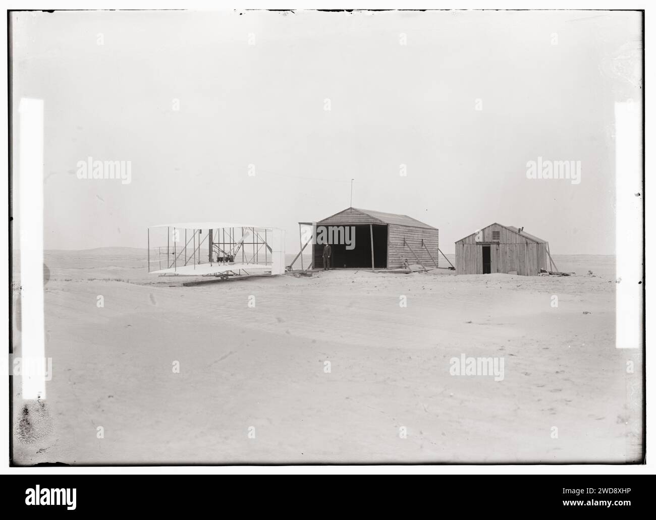 Wright Brothers 1903 -  machine and large camp building where it was housed, and smaller building used as a workshop and living quarters at Kill Devil Hills Stock Photo