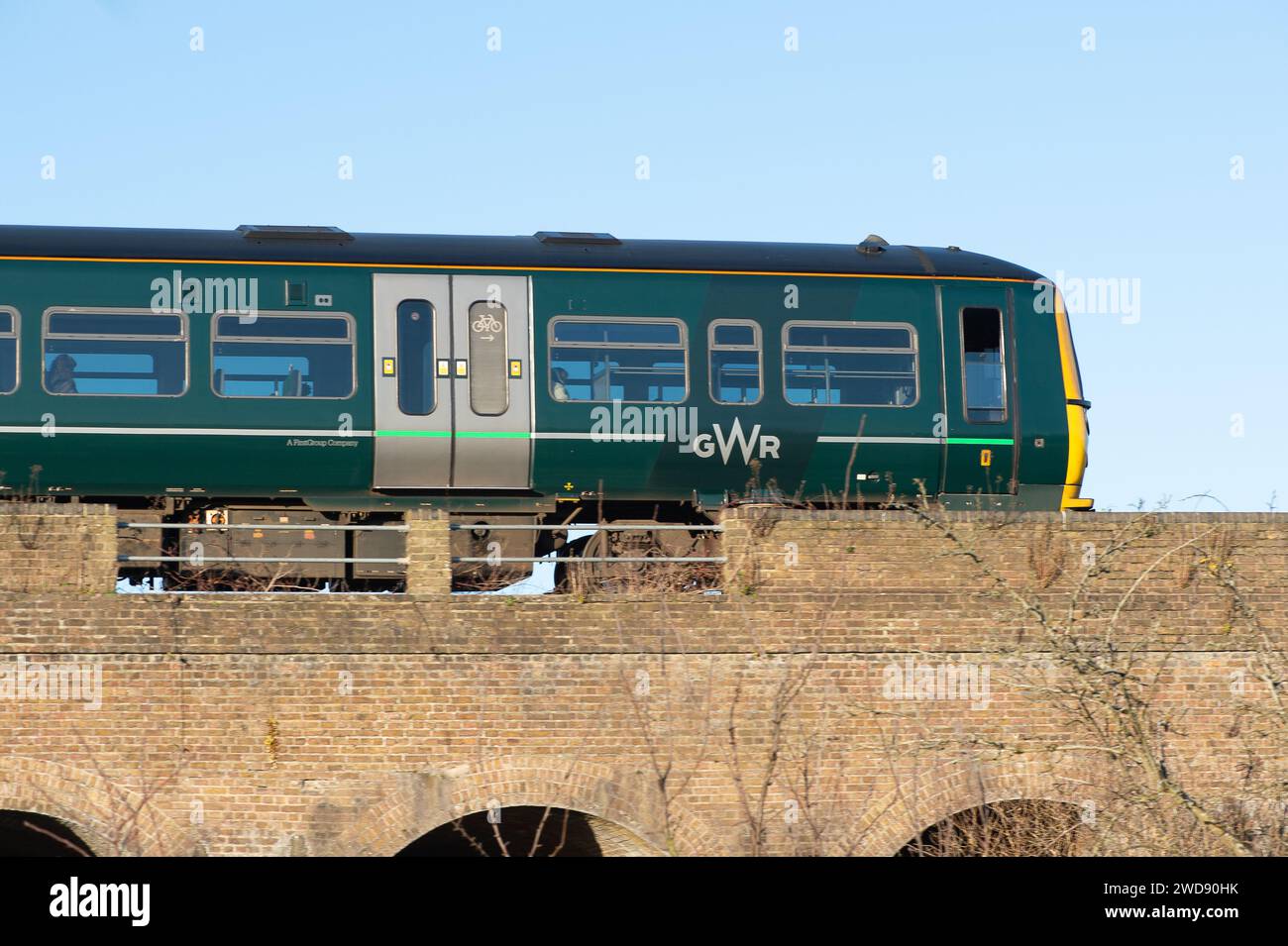 Windsor railway viaduct hires stock photography and images Alamy