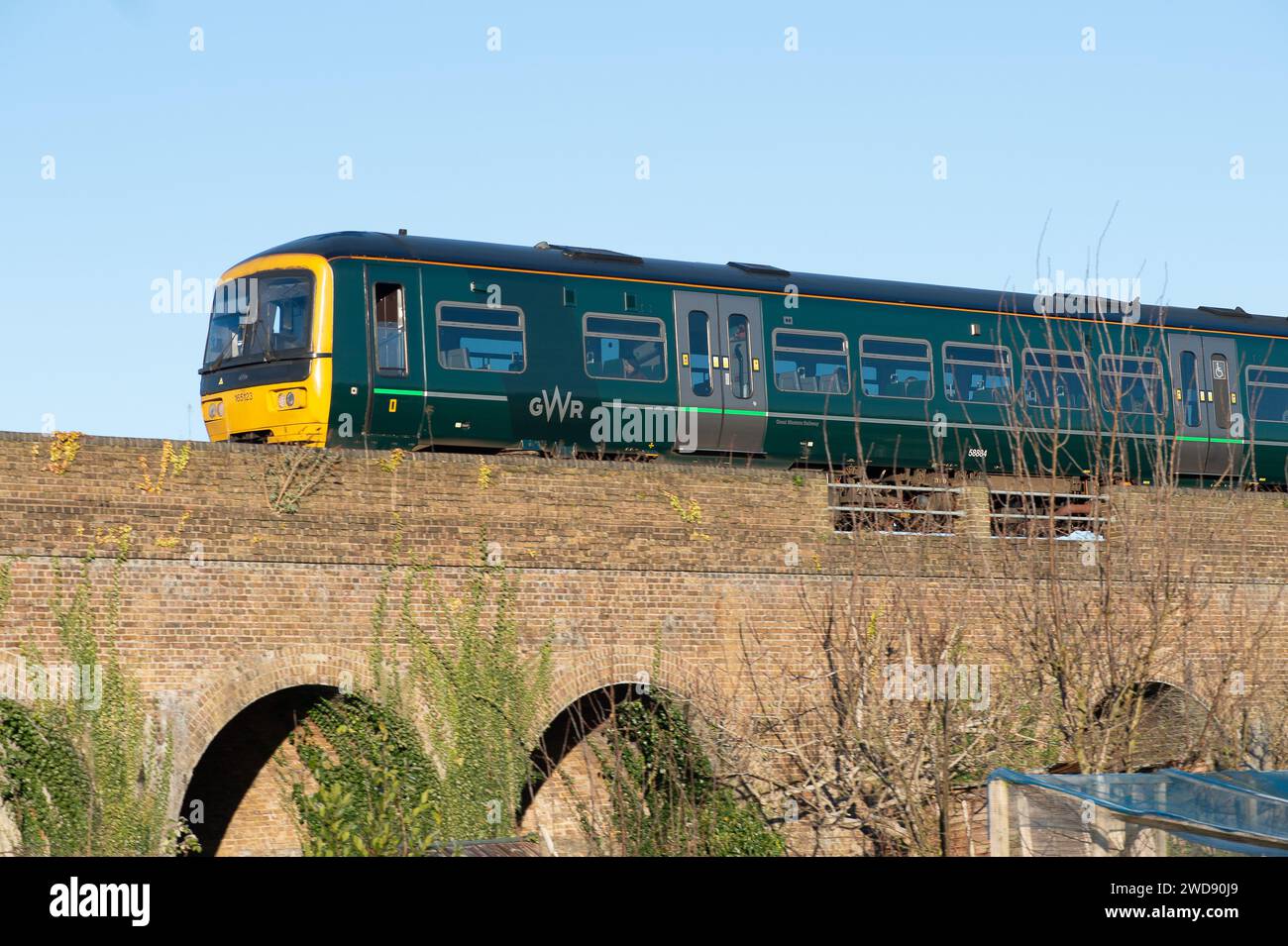Windsor railway viaduct hires stock photography and images Alamy
