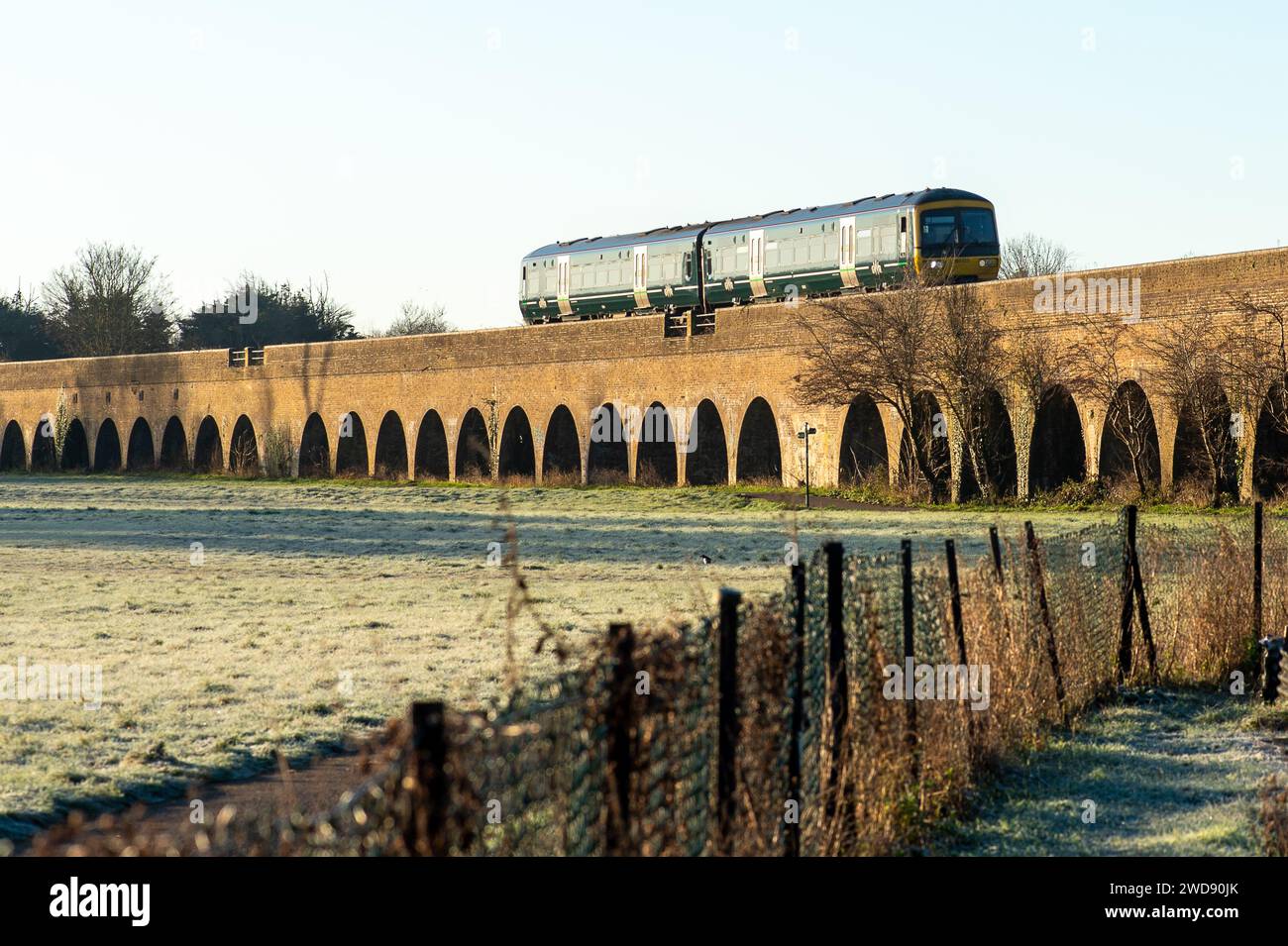 Windsor railway viaduct hires stock photography and images Alamy