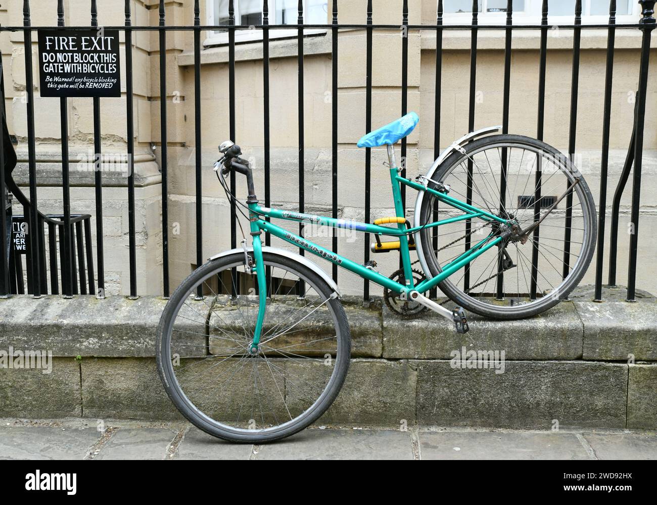 How to park a bike in Oxford, England Stock Photo Alamy