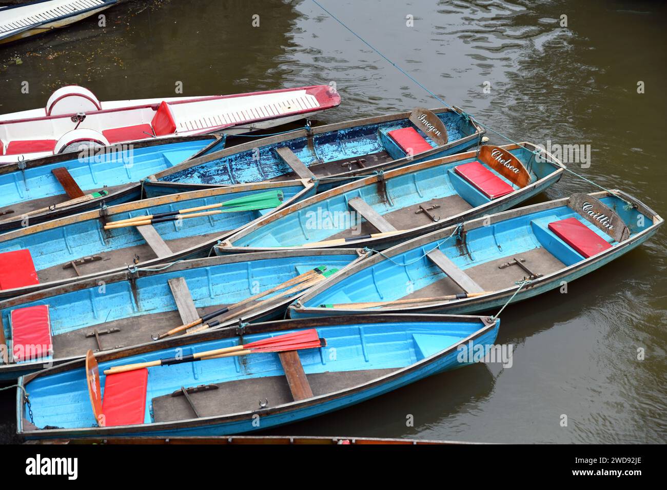 Punts waiting for customers near Magdalen Bridge in Oxford, England Stock Photo