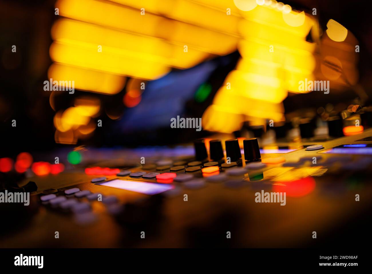 Equalizer live concert crowd hi-res stock photography and images - Alamy