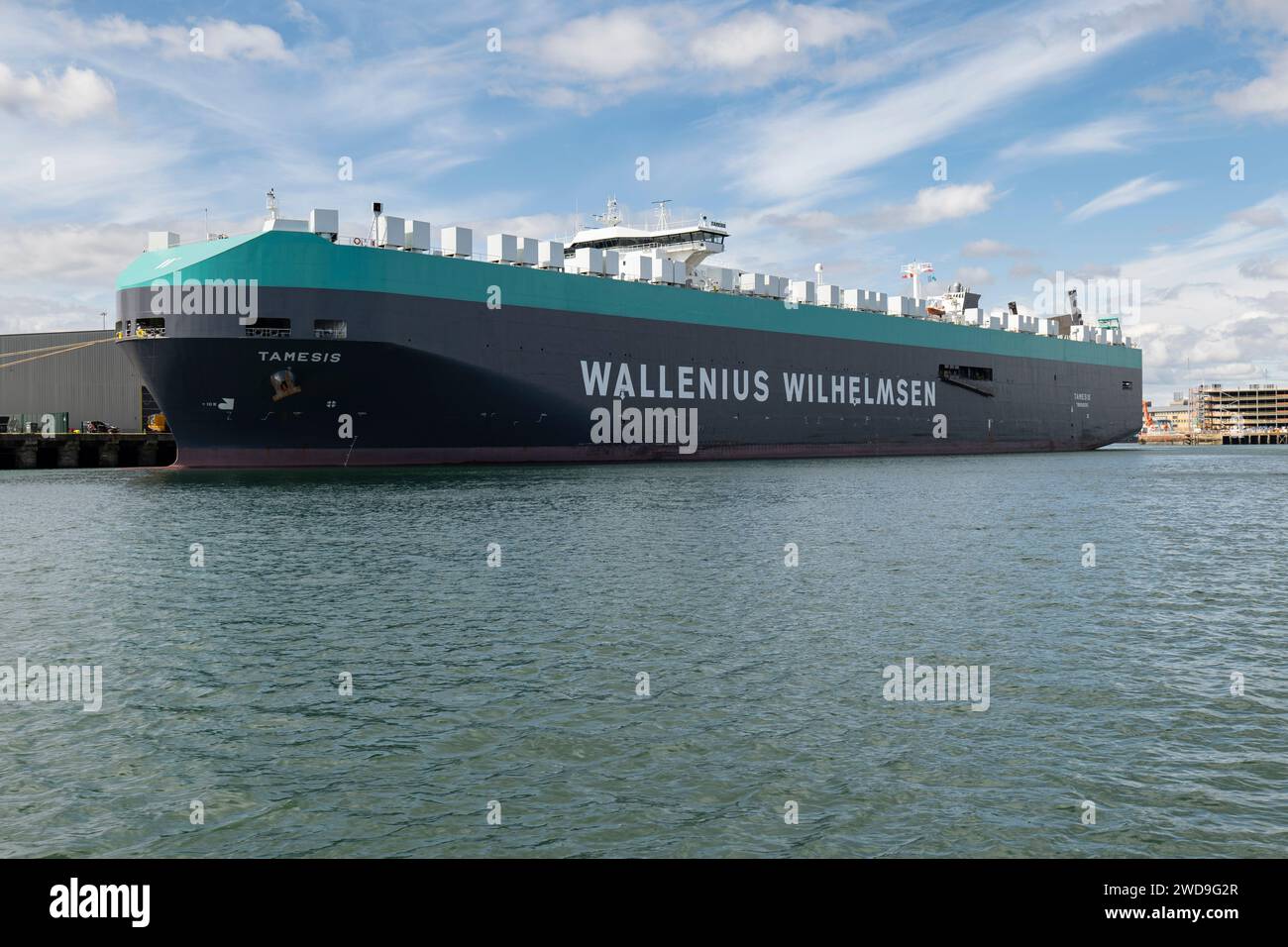 Tamesis vehicle ship hi-res stock photography and images - Alamy