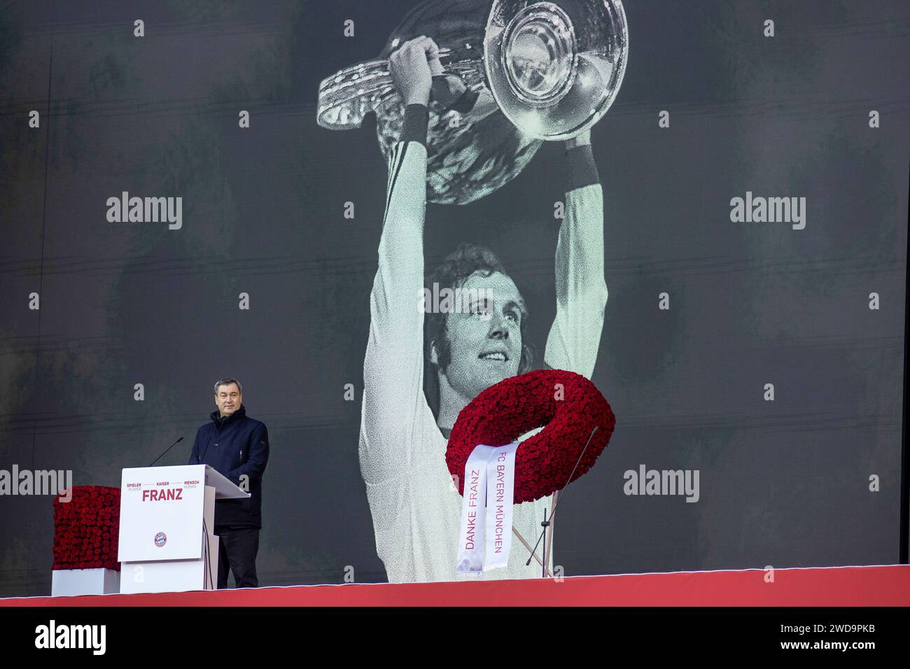 Tausende Menschen haben am Freitag 19.01.2024 in der Muenchner Allianz Arena Abschied von der Fussball-Legende Franz Beckenbauer genommen. Foto: Markus Soeder Söder, CSU, Ministerpraesident von Bayern Beckenbauer war am 7. Januar im Alter von 78 Jahren gestorben. Von 1964 bis 1977 spielte er beim FC Bayern Muenchen. Zweimal wurde er mit der deutschen Nationalmannschaft Weltmeister: 1974 als Spieler im eigenen Land, 1990 als Teamchef der DFB-Elf. Siehe epd-Meldung vom 19.01.2024 EDITORIAL USE ONLY *** Thousands of people bid farewell to soccer legend Franz Beckenbauer on Friday 19 01 2024 in Mu Stock Photo