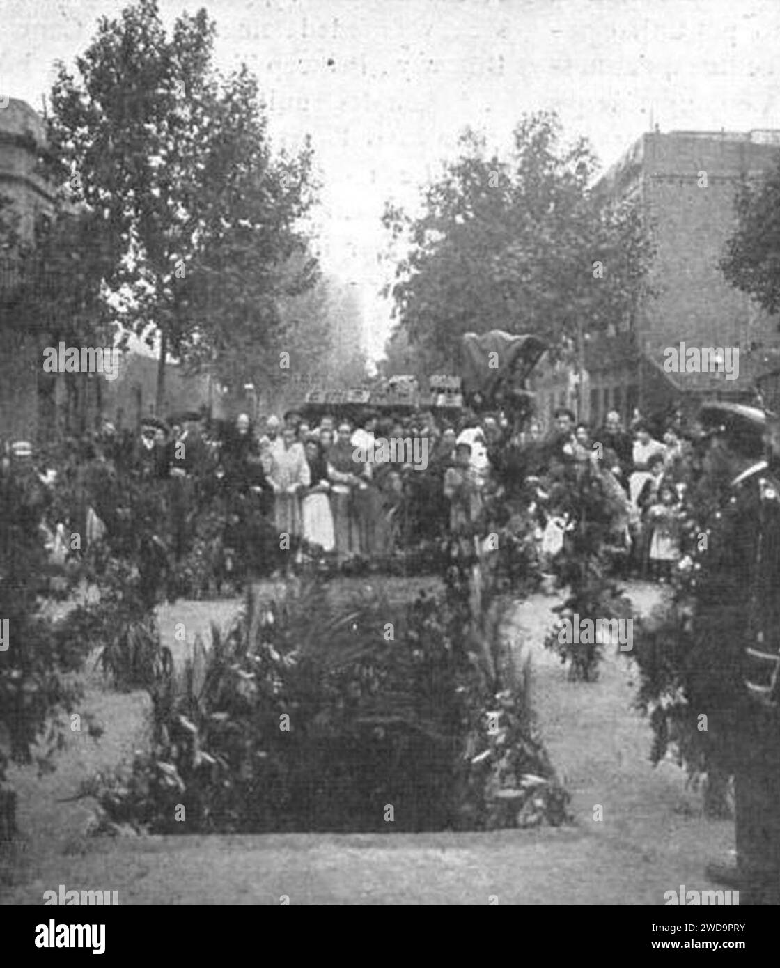 1907 - Inauguració d'un tram del clavegueram al Carrer Rocafort 1. Stock Photo
