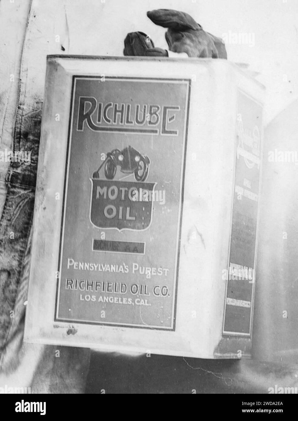 Motor oil Black and White Stock Photos & Images Alamy