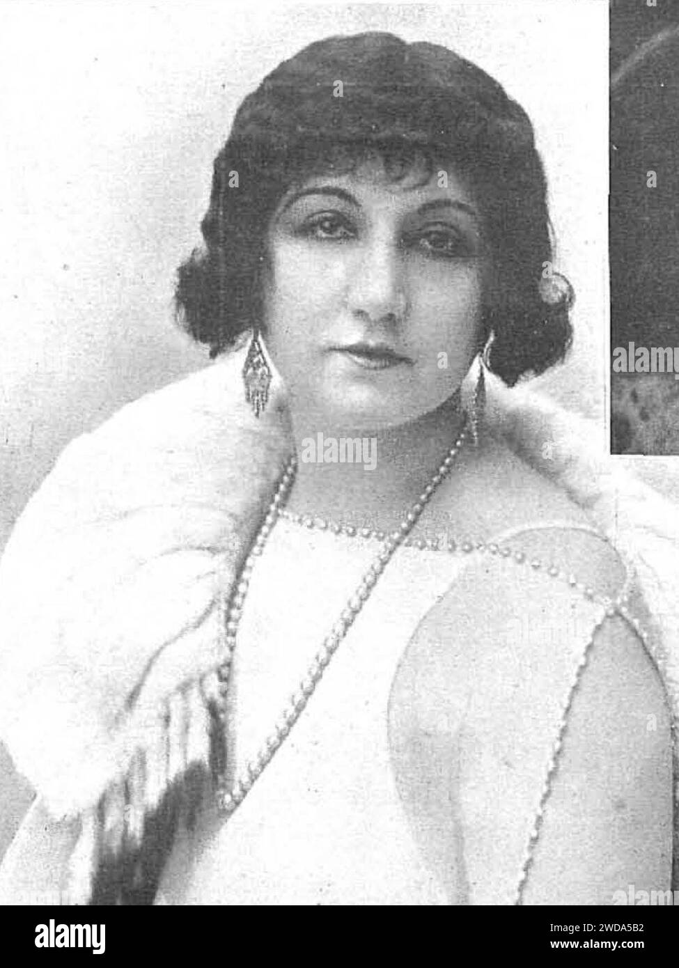 1925-07-03, Nuevo Mundo, Figuras del teatro en Madrid, Primera figura de la Compañía de Barreto es Maruja Lopetegui, Walken (cropped). Stock Photo