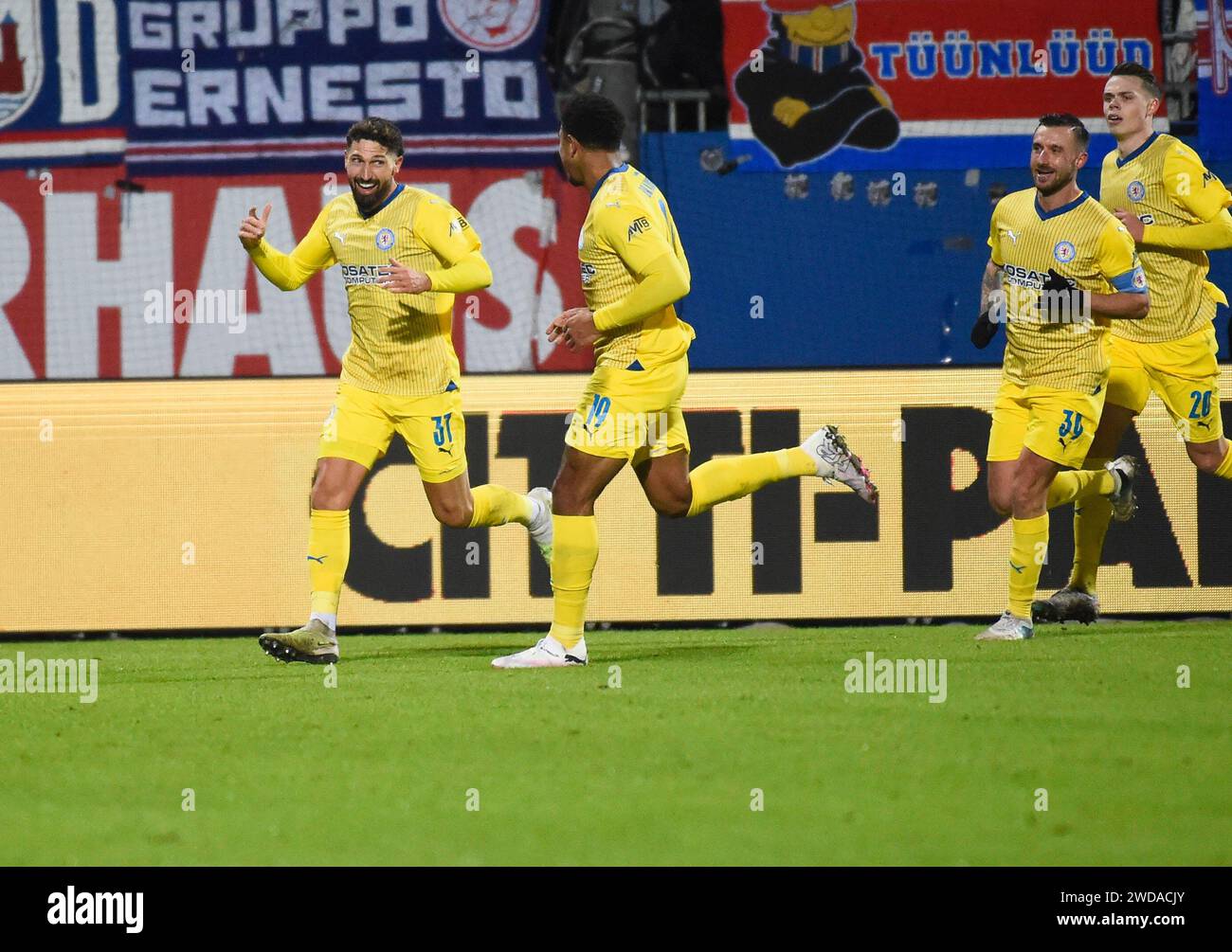 Kiel, Germany. 19th Jan, 2024. Soccer: Bundesliga 2, Holstein Kiel - Eintracht Braunschweig, Matchday 18, Holstein Stadium. Braunschweig players celebrate after Fabio Kaufmann (left) scores to make it 1:1. Credit: Gregor Fischer/dpa - IMPORTANT NOTE: In accordance with the regulations of the DFL German Football League and the DFB German Football Association, it is prohibited to utilize or have utilized photographs taken in the stadium and/or of the match in the form of sequential images and/or video-like photo series./dpa/Alamy Live News Stock Photo