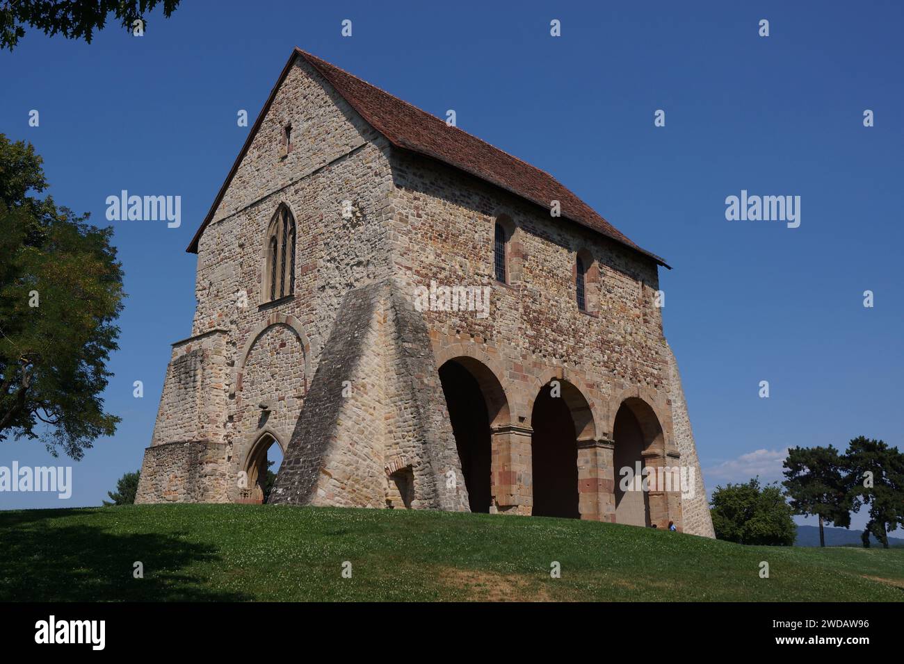 Ancient stone structure hi-res stock photography and images - Alamy