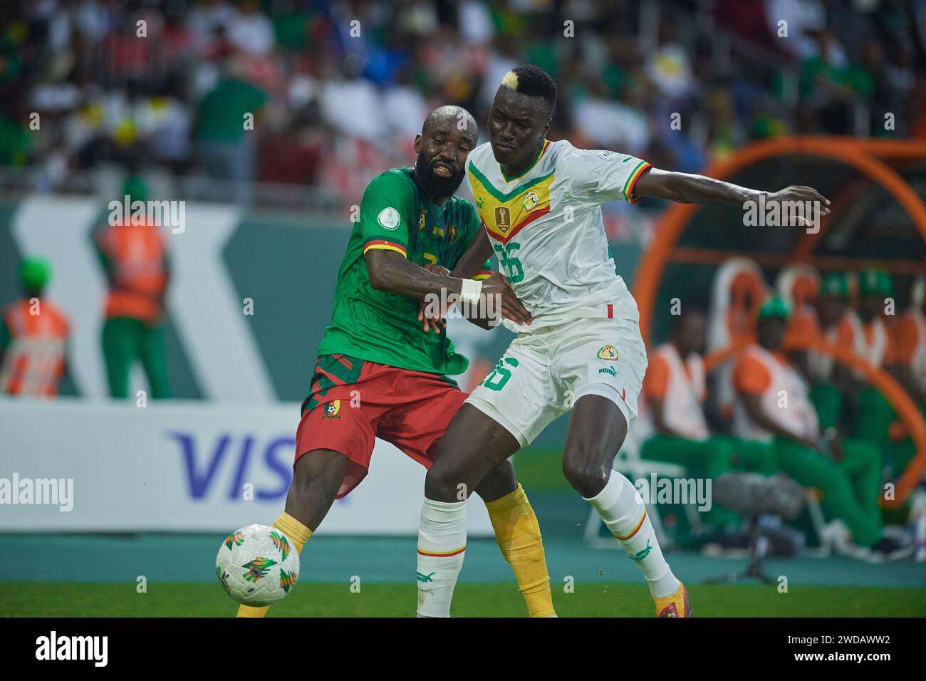 Highlights of the match between Senegal and Cameroon at the Africa Cup of Nations 2023, the duel between Moumi Ngamaleu and Pape Gueye Stock Photo