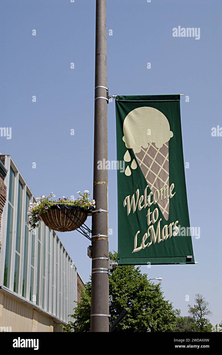 LE MARS/IOWA /USA- Photo feature five days in the life of le mars ruler ...