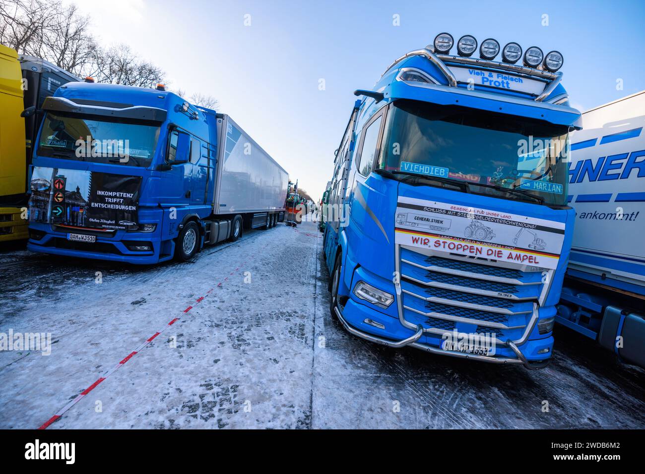 Berlin, Germany - January 19, 2024: Truck demonstration on the Strasse des 17 Juni between Brandenburger Tor and Siegessäule. Stock Photo