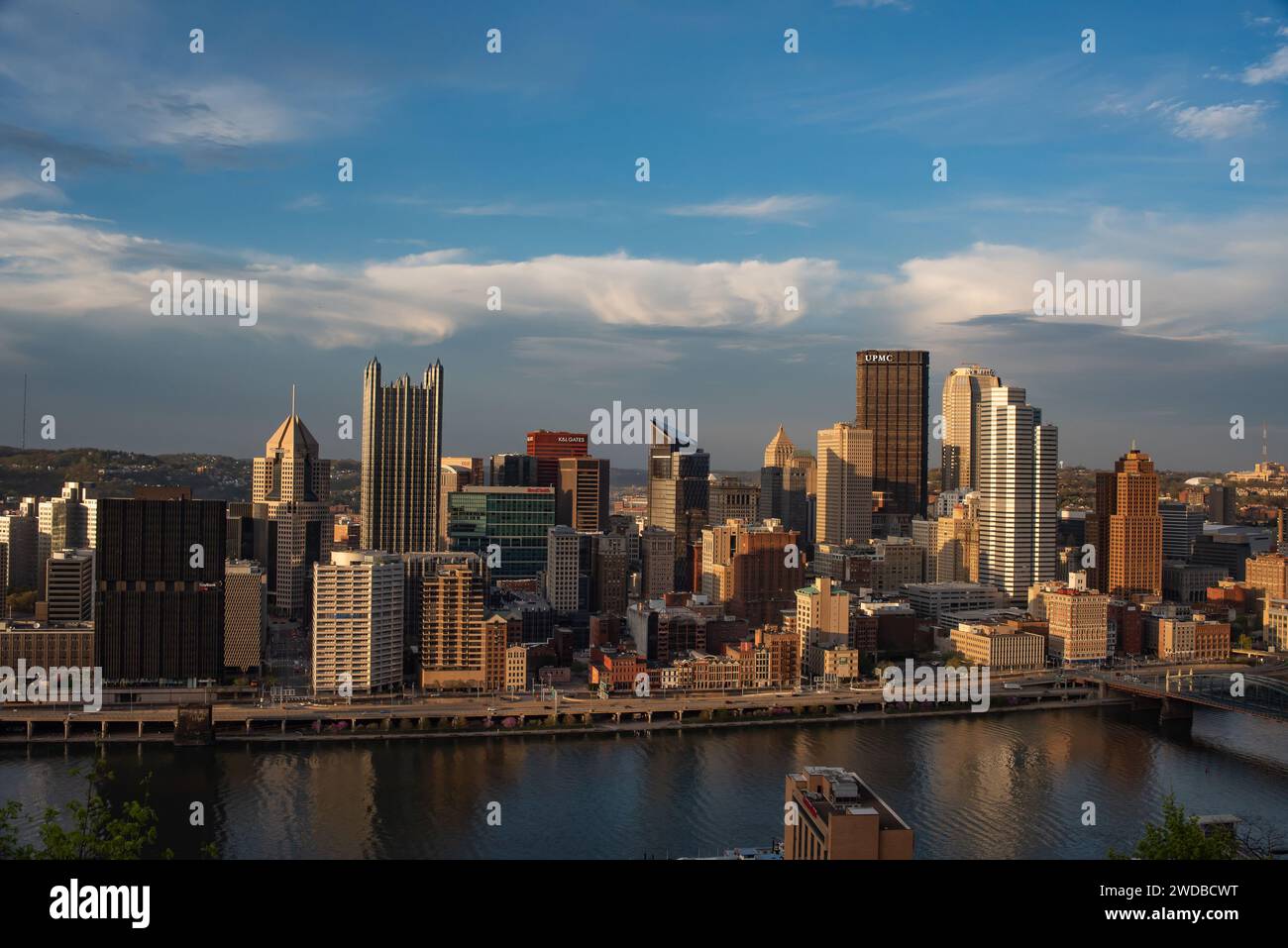 Pittsburgh cityscape business district rivers hi-res stock photography ...