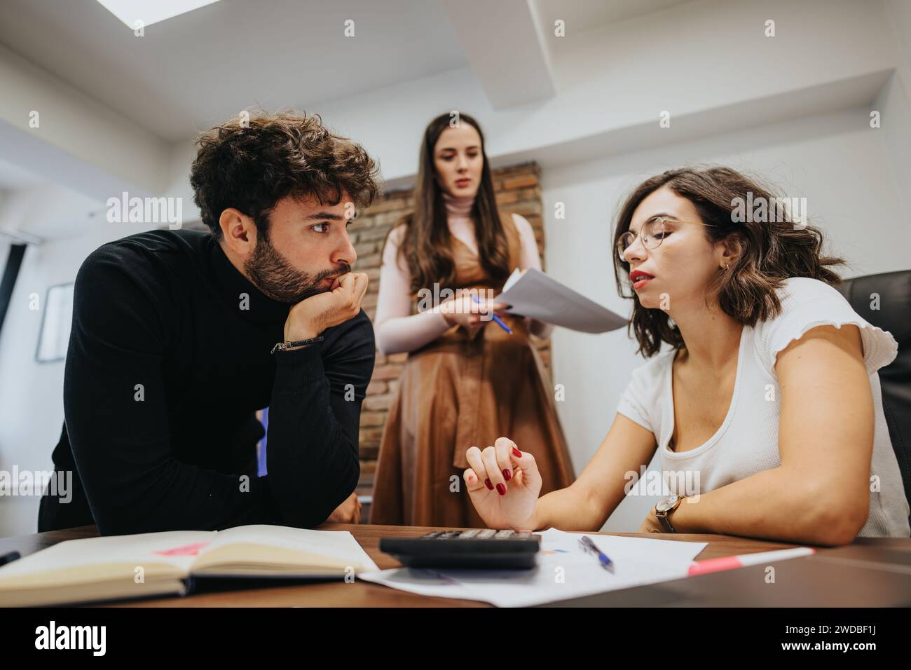Team 2 Paper Businesspeople sharing papers on meeting hi-res stock photography and ...