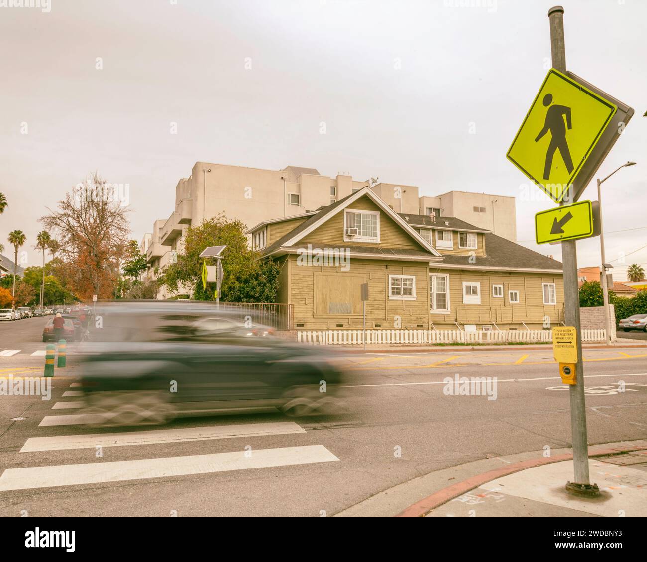 Los Angeles, CA, USA January 19, 2024 Busy crosswalk on Fountain