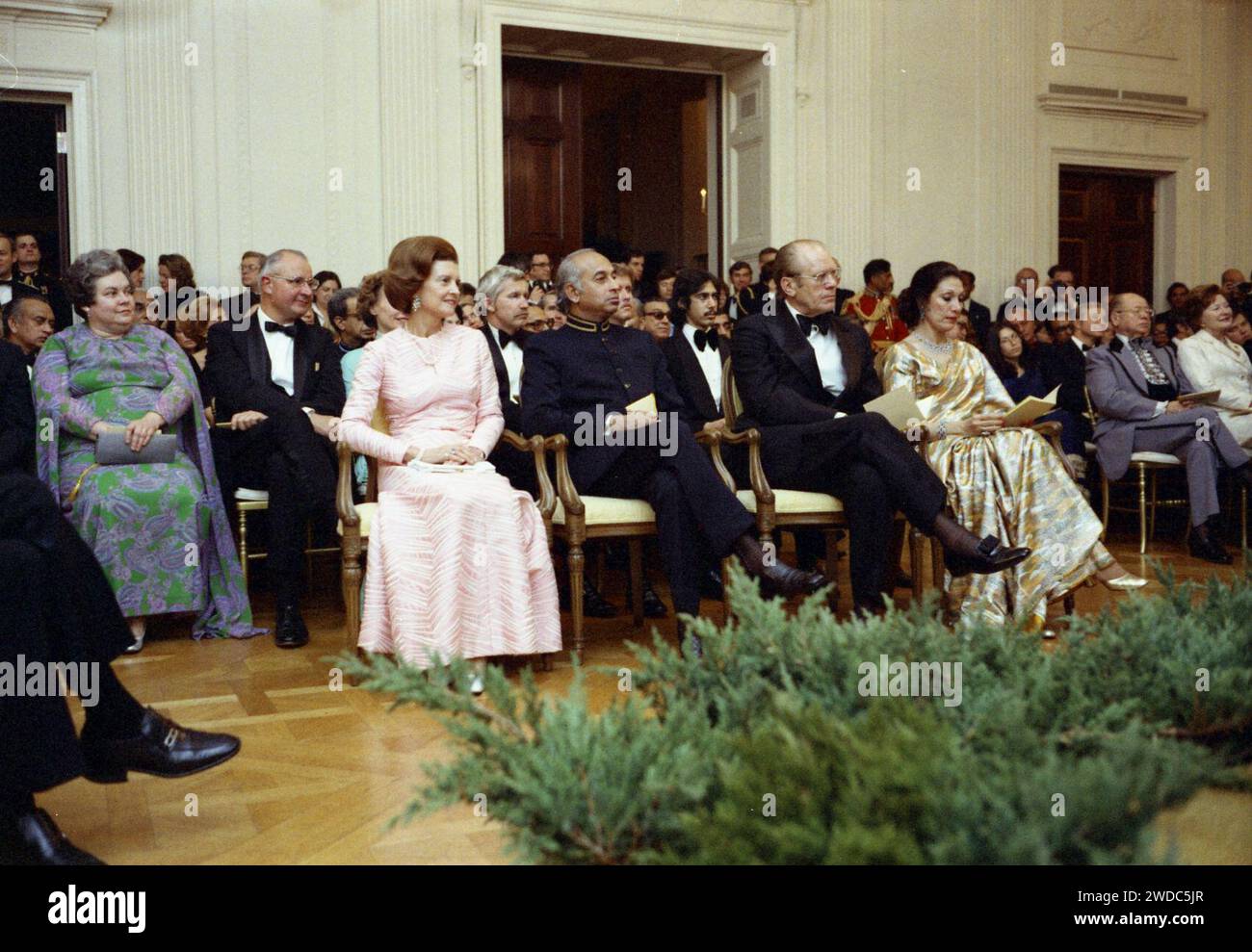 Photograph of President Gerald R. Ford, First Lady Betty Ford, Prime Minister Zulfikar Ali Bhutto of Pakistan, Nusrat Bhutto, and Other Guests Seated in the East Room for the Entertainment Portion of a State Dinne(...) - Stock Photo