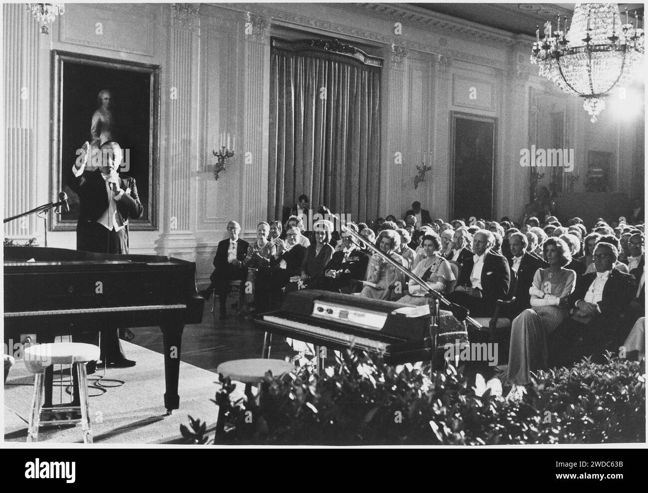 President Gerald Ford, First Lady Betty Ford, Queen Elizabeth II, Prince Philip, Vice President Nelson Rockefeller, Happy Rockefeller, Henry Kissinger, and Nancy Kissinger at Bob Hope's monologue. Stock Photo